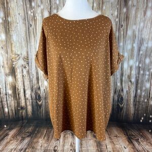 New Maurices Women’s Top Blouse L Flowy Loose Short Sleeve Tan Cream Dot Boho
